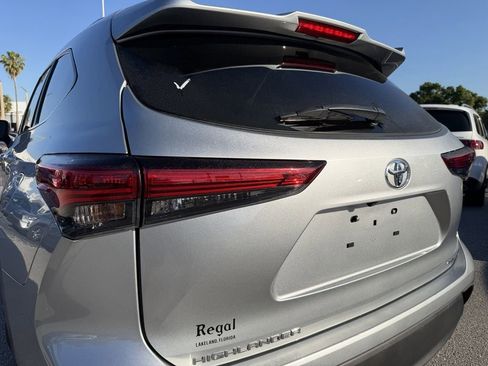 Used 2023 Toyota Highlander XLE FWD image 11