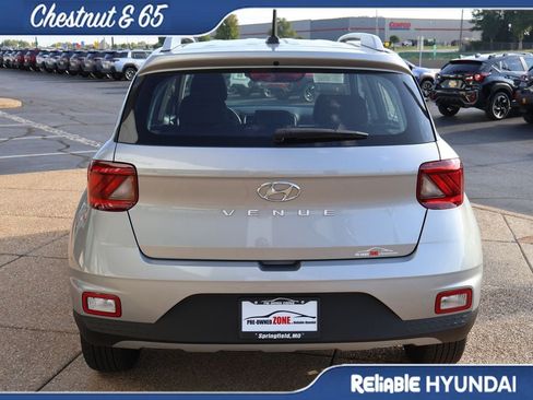 Certified 2025 Hyundai Venue SEL FWD image 5