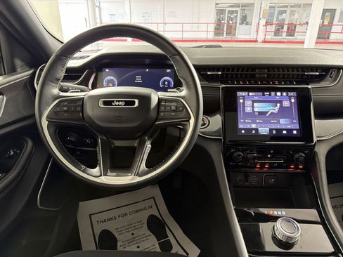 Used 2022 Jeep Grand Cherokee L Laredo image 16