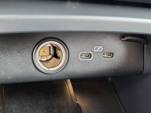 Used 2026 Volvo XC40 B5 Ultra image 24