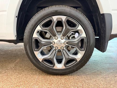 Used 2023 RAM 1500 Limited AWD/4WD image 25
