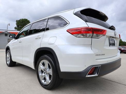 Used 2017 Toyota Highlander Limited FWD image 4