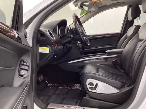 Used 2011 Mercedes-Benz GL 550 4MATIC image 13