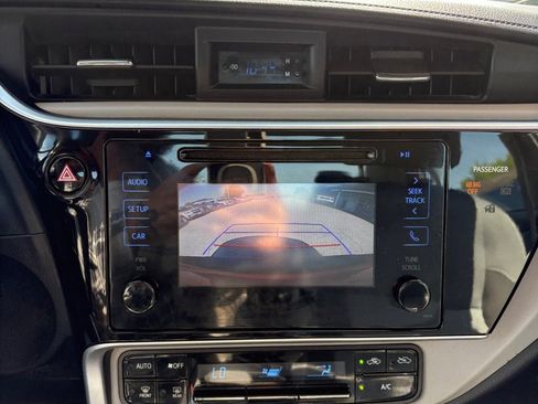 Used 2017 Toyota Corolla LE FWD image 18