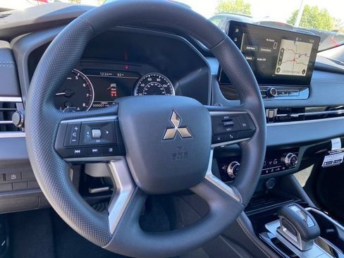 New 2026 Mitsubishi Outlander ES AWD/4WD image 13