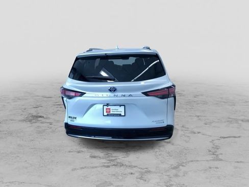 Certified 2024 Toyota Sienna Platinum image 8