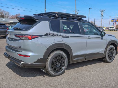 New 2026 Mitsubishi Outlander AWD image 9
