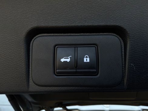 Used 2025 Nissan Rogue SV FWD image 13