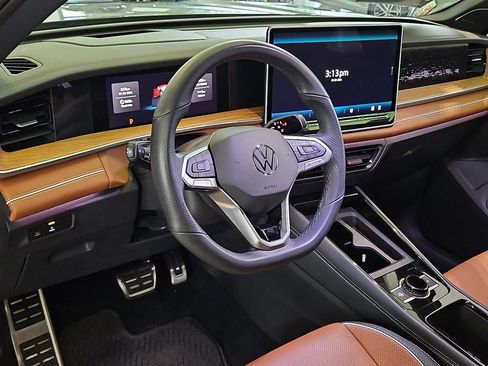 Certified 2026 Volkswagen Tiguan SEL R-Line AWD/4WD image 24