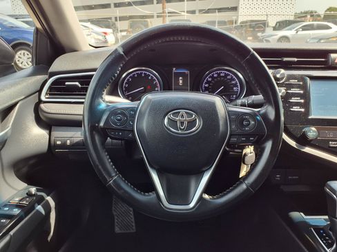 Used 2018 Toyota Camry SE FWD image 13