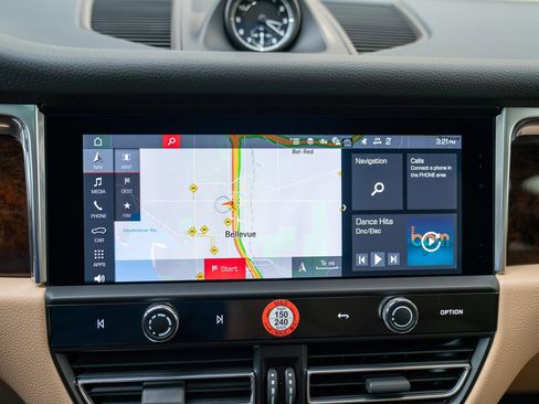 Used 2025 Porsche Macan image 17