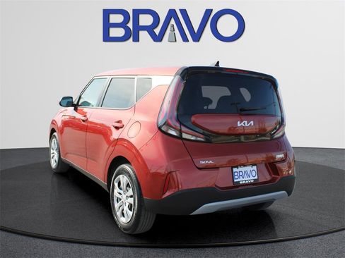 Used 2023 Kia Soul LX image 7