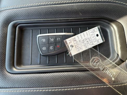 Used 2024 GMC Yukon SLT image 31