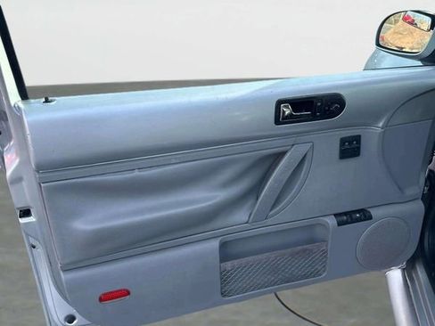 Used 2001 Volkswagen Beetle GLS image 9