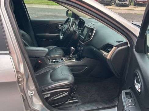 Used 2016 Jeep Cherokee Limited AWD/4WD image 6
