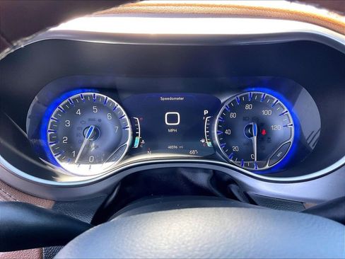 Used 2021 Chrysler Pacifica Limited AWD/4WD image 25