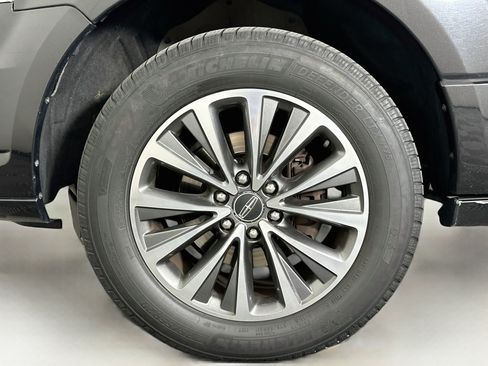 Used 2015 Lincoln Navigator 4WD image 11