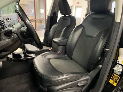 Used 2020 Jeep Compass Latitude FWD image 14