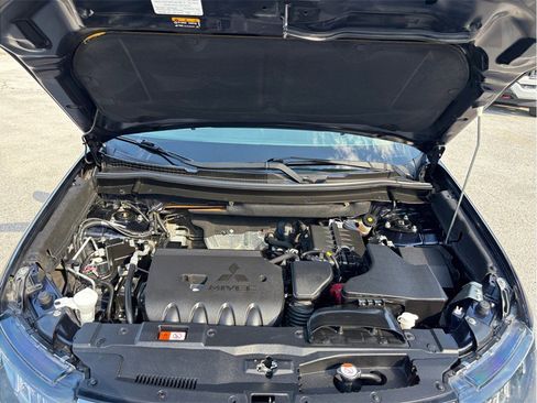 Used 2019 Mitsubishi Outlander SEL AWD/4WD image 45