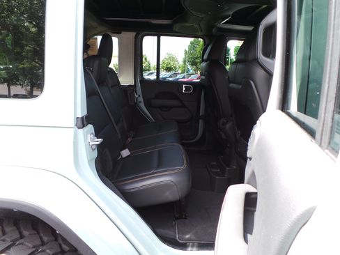 Used 2024 Jeep Wrangler Unlimited Sahara AWD/4WD image 39