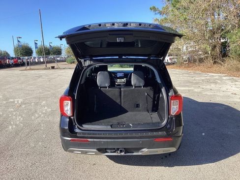 Used 2021 Ford Explorer XLT w/ Equipment Group 202A image 9