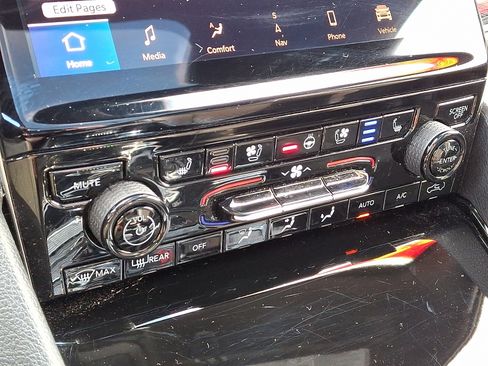 Certified 2023 Jeep Grand Cherokee Trailhawk w/ Luxury Tech Group III image 16