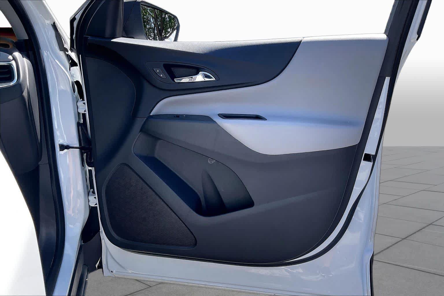 Used 2022 Chevrolet Equinox LS w/ LS Convenience Package FWD image 23