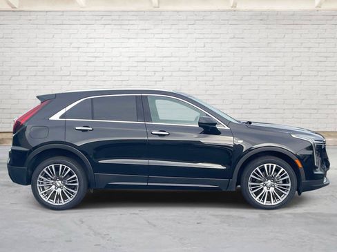 Certified 2024 Cadillac XT4 Premium Luxury FWD image 2