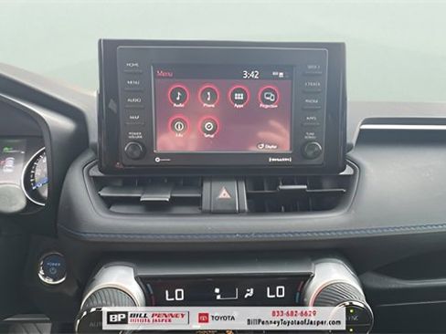 Used 2022 Toyota RAV4 SE image 10