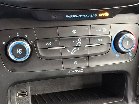 Used 2017 Ford Focus SE image 16