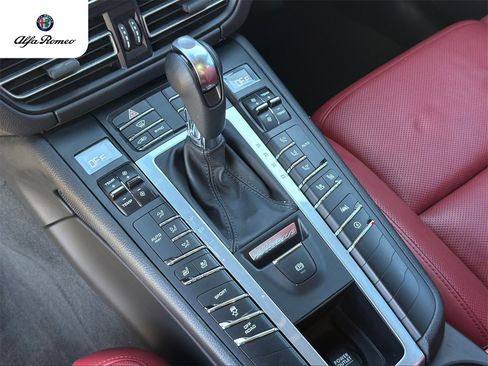 Used 2021 Porsche Macan image 26