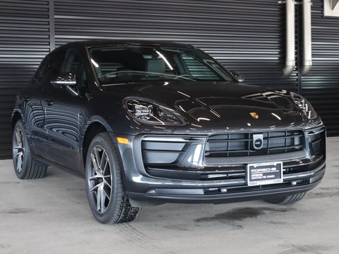 Certified 2025 Porsche Macan image 7