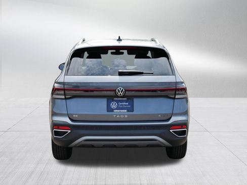 Certified 2025 Volkswagen Taos SE w/ Panoramic Sunroof Package AWD/4WD image 6