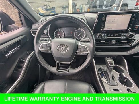 Used 2022 Toyota Highlander XSE AWD/4WD image 17