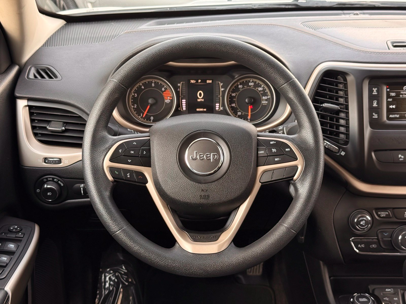 Used 2018 Jeep Cherokee Latitude w/ Safety Group AWD/4WD image 26