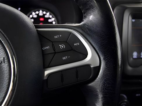 Used 2018 Jeep Renegade Latitude w/ Safety & Security Group image 26