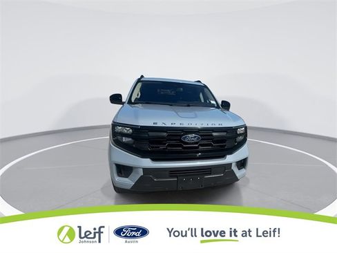 Used 2025 Ford Expedition Active image 3