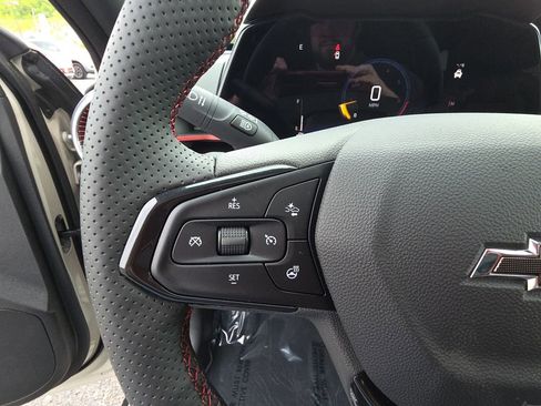 New 2026 Chevrolet Trax RS w/ Sunroof Package FWD image 18