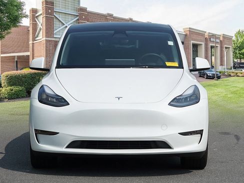 Used 2023 Tesla Model Y Long Range AWD/4WD image 2