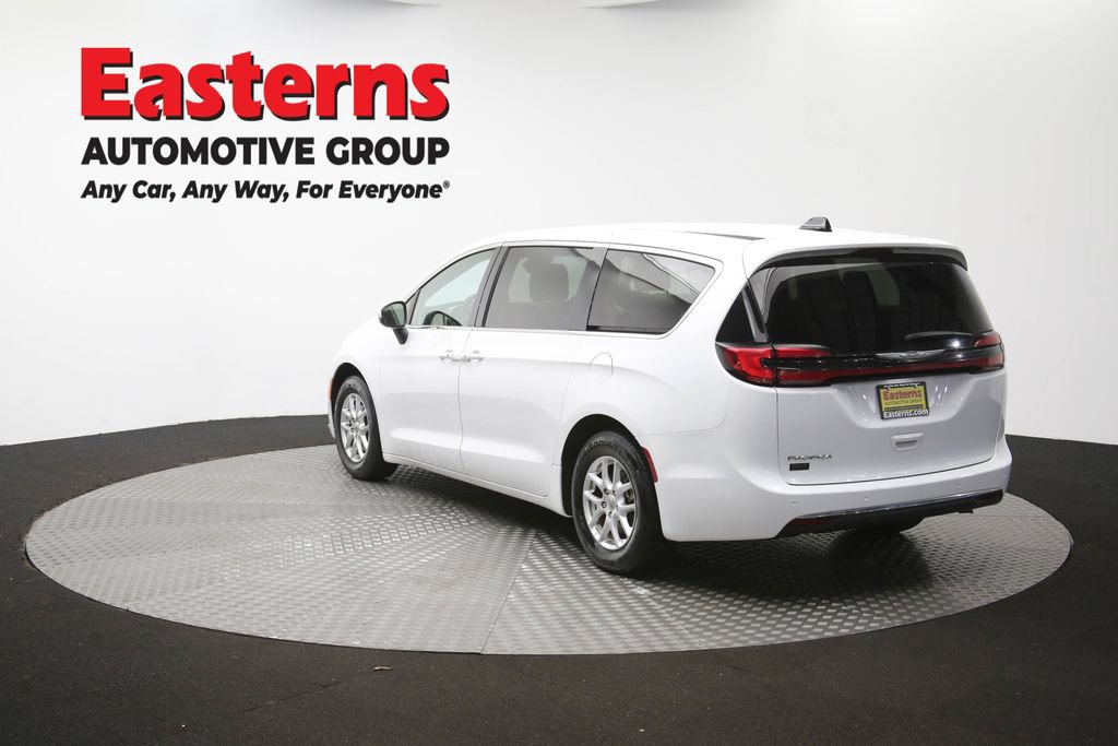 Used 2023 Chrysler Pacifica Touring-L FWD image 67