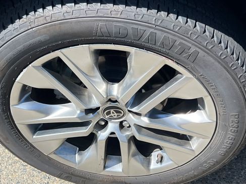 Used 2021 Toyota RAV4 XLE Premium image 17