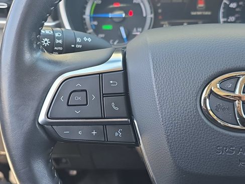 Used 2021 Toyota Highlander XLE FWD image 22