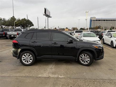 Certified 2022 Toyota Corolla Cross LE image 4