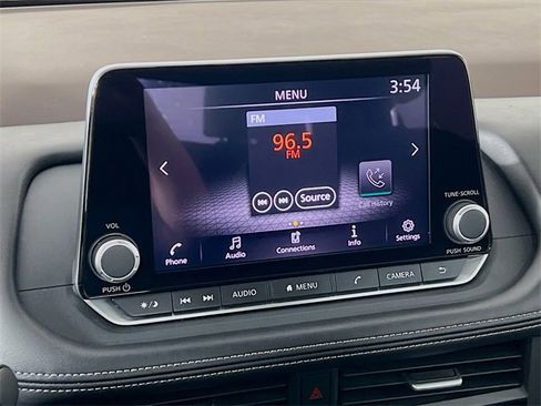 Used 2023 Nissan Rogue S image 17