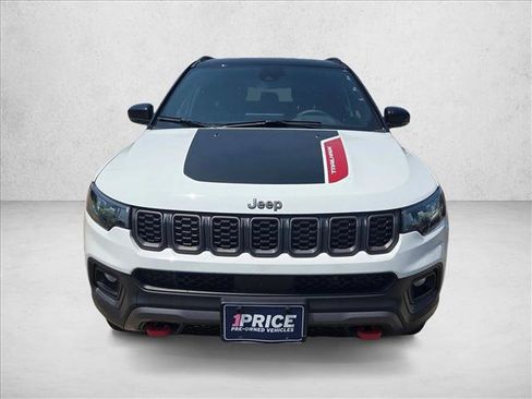 Used 2026 Jeep Compass Trailhawk AWD/4WD image 2