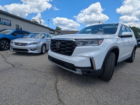 Used 2023 Honda Pilot EX-L image 3