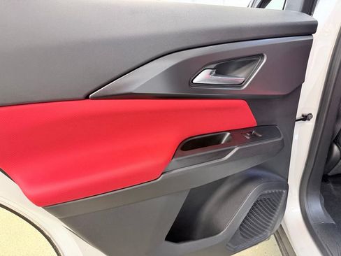 Used 2025 Chevrolet Equinox EV RS FWD image 18