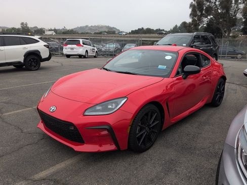 Used 2025 Toyota GR86 Premium w/ ALL Weather Mat Package (TMS) RWD image 3