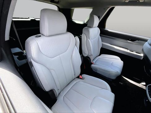 Used 2025 Hyundai Palisade SEL FWD image 18