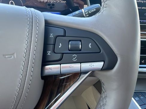 Used 2024 Cadillac Escalade ESV Premium Luxury Platinum image 25